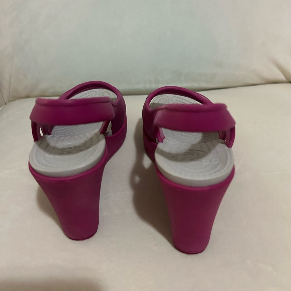 Crocs Barbie Havana Women’s Size 7 Pink Wedge Sandal Open Toe Slingback Platform - Picture 9 of 13
